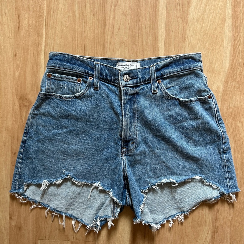 Abercrombie & Fitch Curve Love Blue Denim Cutoff Mom Shorts (NWOT) - Picture 2 of 12